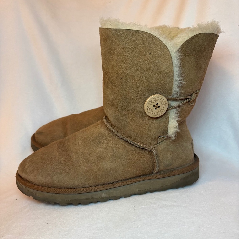 UGG Bailey Button Chestnut Suede Sheepskin Boots Womens 9 Classic Mid Calf